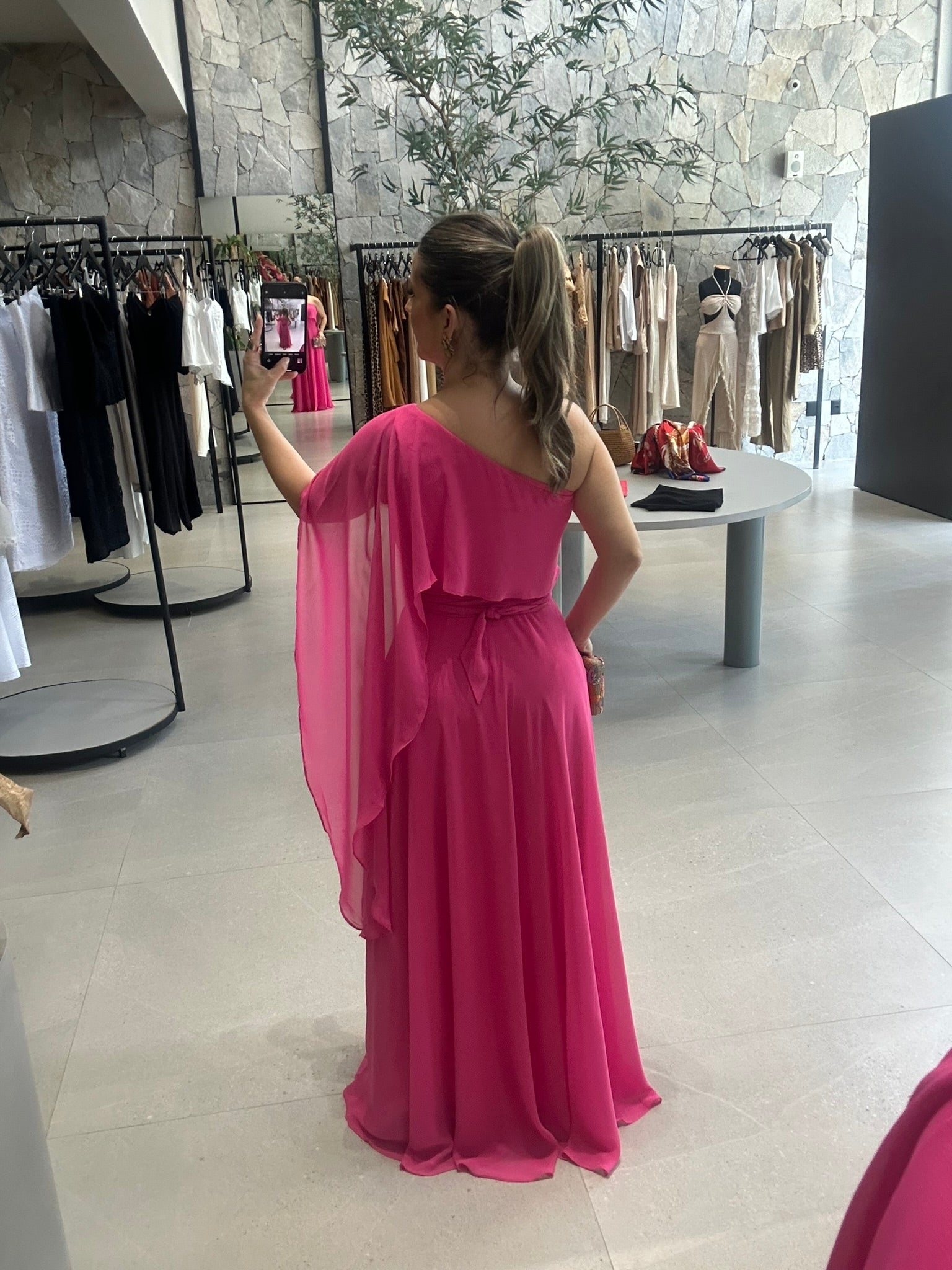 Vestido ombro só capa liso